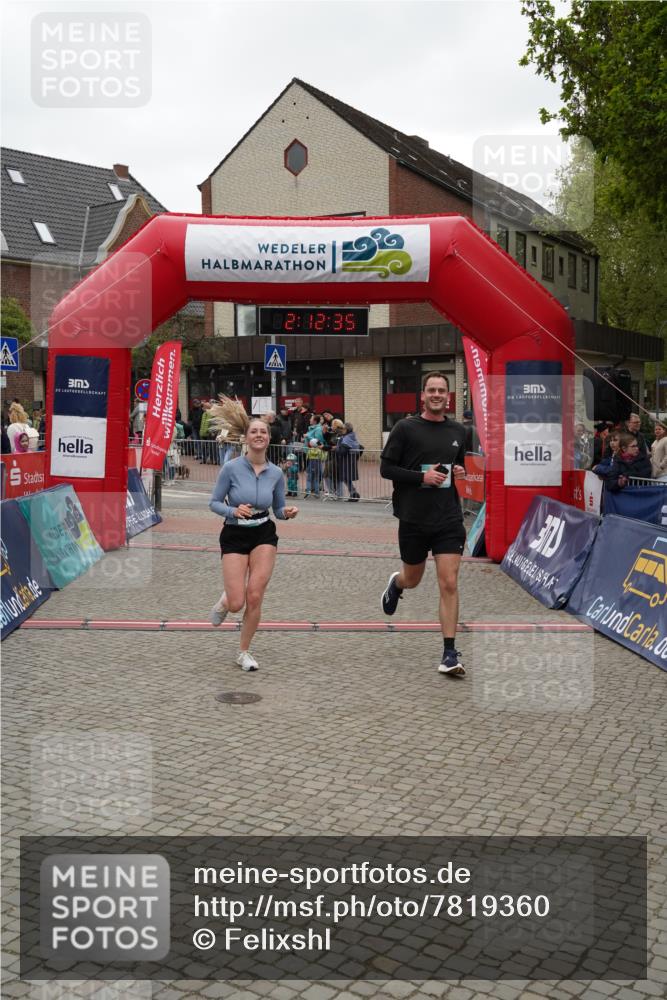 04.05.2025 - 8. Wedeler Halbmarathon Felixshl http://msf.ph/oto/7819360 04.05.2025 12:12:32 Ziel 110, 111 meine-sportfotos.de