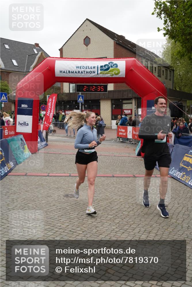 04.05.2025 - 8. Wedeler Halbmarathon Felixshl http://msf.ph/oto/7819370 04.05.2025 12:12:33 Ziel 110, 111 meine-sportfotos.de
