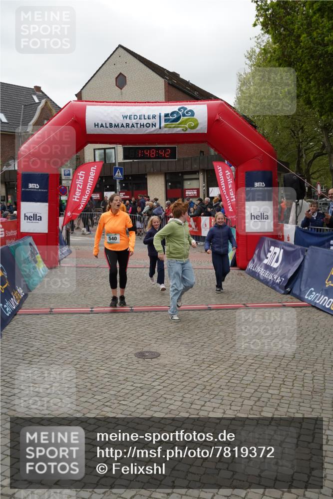 04.05.2025 - 8. Wedeler Halbmarathon Felixshl http://msf.ph/oto/7819372 04.05.2025 11:48:40 Ziel 312, 540, 668 meine-sportfotos.de