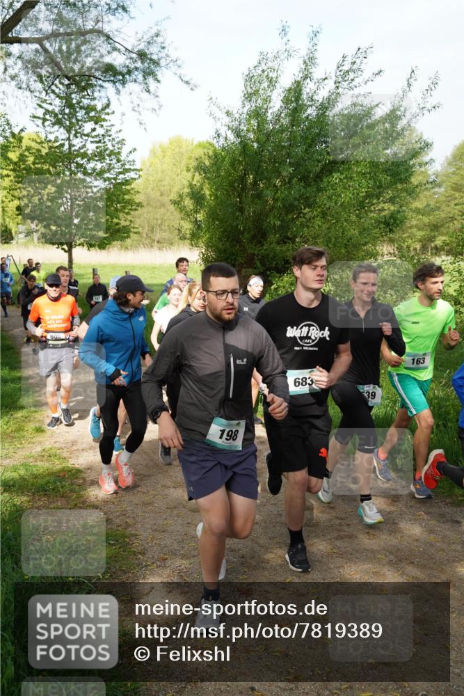 04.05.2025 - 8. Wedeler Halbmarathon Felixshl http://msf.ph/oto/7819389 04.05.2025 10:01:56 Laufen 808, 198, 683, 39, 163 meine-sportfotos.de