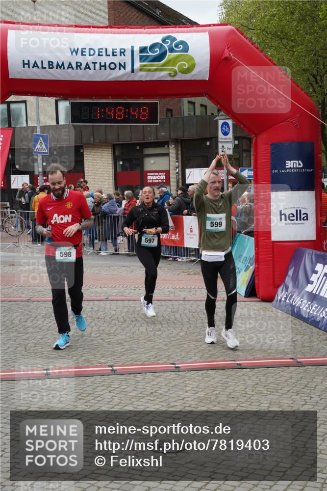 04.05.2025 - 8. Wedeler Halbmarathon Felixshl http://msf.ph/oto/7819403 04.05.2025 11:48:46 Ziel 597, 598, 599, 710 meine-sportfotos.de