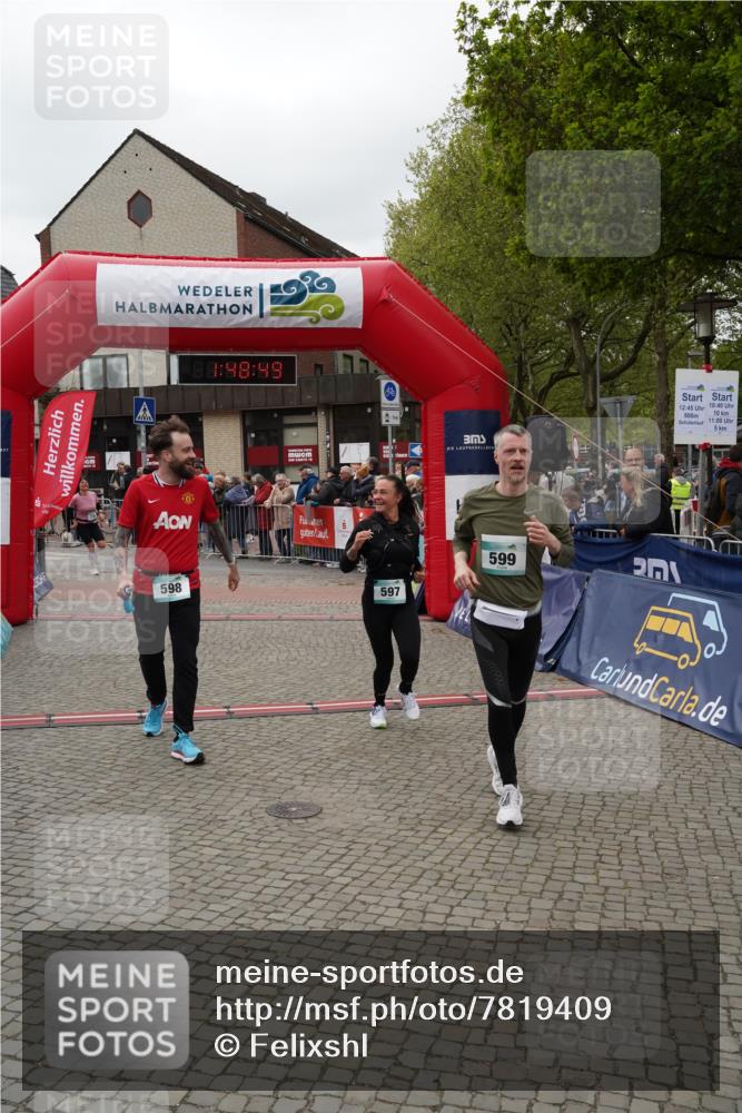 04.05.2025 - 8. Wedeler Halbmarathon Felixshl http://msf.ph/oto/7819409 04.05.2025 11:48:47 Ziel 597, 598, 599, 710 meine-sportfotos.de