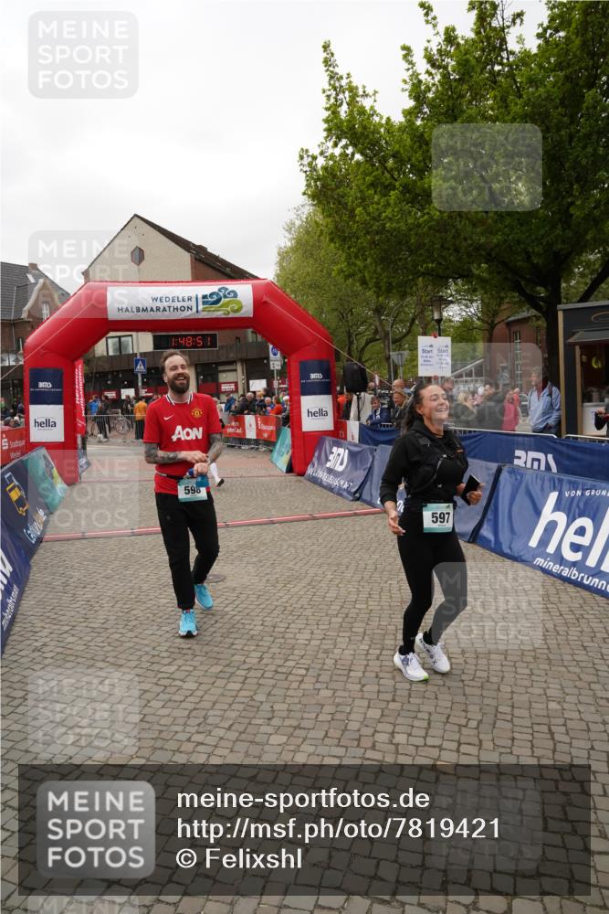 04.05.2025 - 8. Wedeler Halbmarathon Felixshl http://msf.ph/oto/7819421 04.05.2025 11:48:49 Ziel 597, 598, 599, 710 meine-sportfotos.de