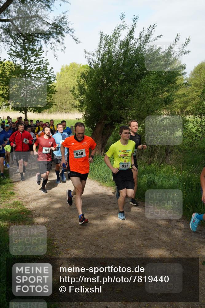04.05.2025 - 8. Wedeler Halbmarathon Felixshl http://msf.ph/oto/7819440 04.05.2025 10:02:02 Laufen 365, 949, 935 meine-sportfotos.de