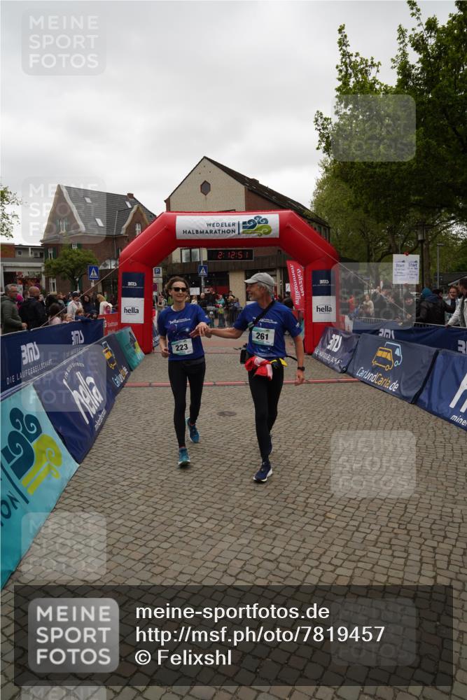 04.05.2025 - 8. Wedeler Halbmarathon Felixshl http://msf.ph/oto/7819457 04.05.2025 12:12:49 Ziel 223, 261 meine-sportfotos.de