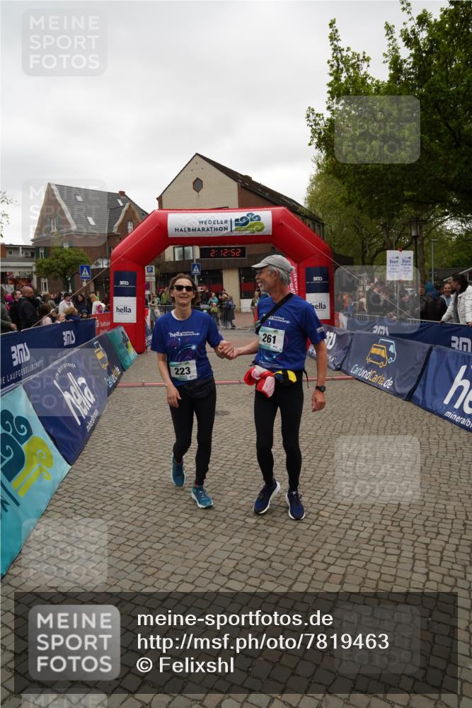 04.05.2025 - 8. Wedeler Halbmarathon Felixshl http://msf.ph/oto/7819463 04.05.2025 12:12:50 Ziel 223, 261 meine-sportfotos.de