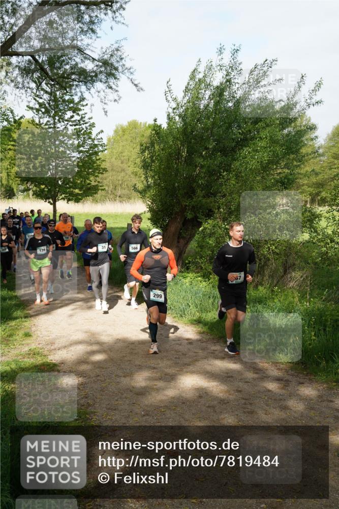 04.05.2025 - 8. Wedeler Halbmarathon Felixshl http://msf.ph/oto/7819484 04.05.2025 10:01:49 Laufen 166, 139, 31, 566, 299 meine-sportfotos.de