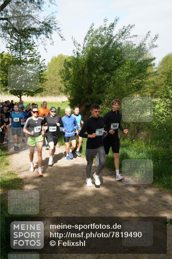 04.05.2025 - 8. Wedeler Halbmarathon Felixshl http://msf.ph/oto/7819490 04.05.2025 10:01:50 Laufen 202, 585, 576, 139, 1150, 31, 566 meine-sportfotos.de