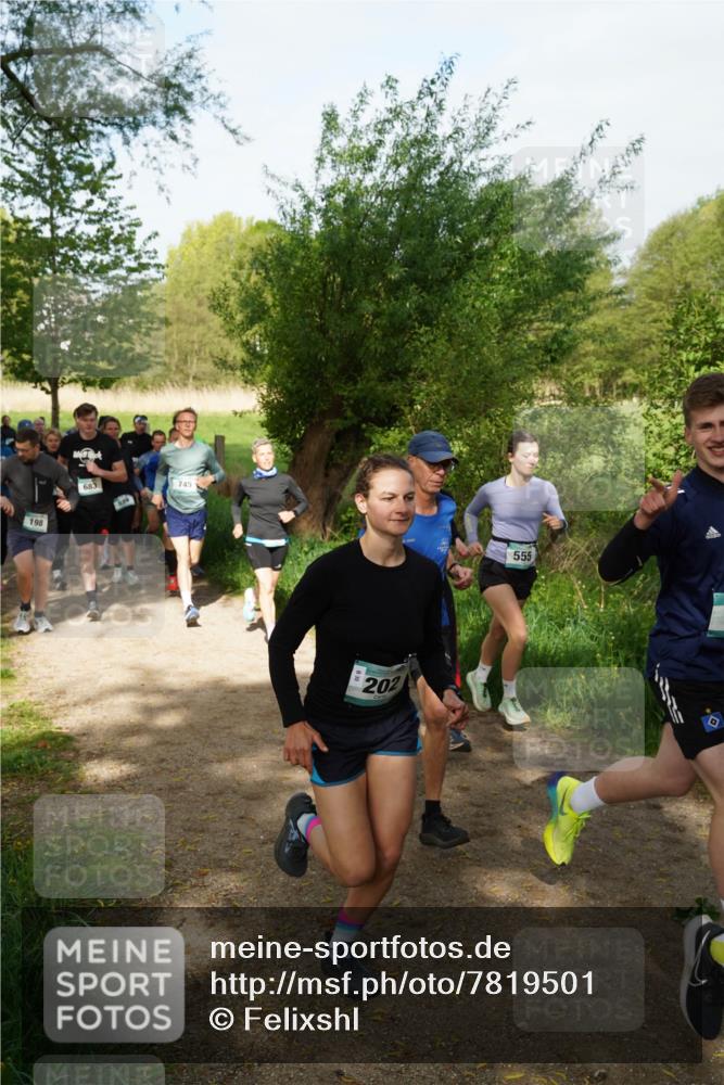 04.05.2025 - 8. Wedeler Halbmarathon Felixshl http://msf.ph/oto/7819501 04.05.2025 10:01:53 Laufen 198, 683, 539, 745, 202, 555 meine-sportfotos.de