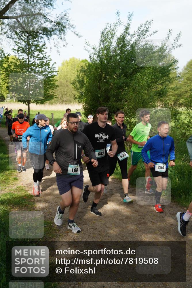 04.05.2025 - 8. Wedeler Halbmarathon Felixshl http://msf.ph/oto/7819508 04.05.2025 10:01:56 Laufen 80, 198, 683, 539, 264 meine-sportfotos.de