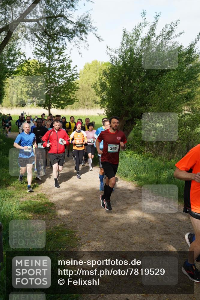 04.05.2025 - 8. Wedeler Halbmarathon Felixshl http://msf.ph/oto/7819529 04.05.2025 10:02:03 Laufen 20, 17, 89, 365 meine-sportfotos.de