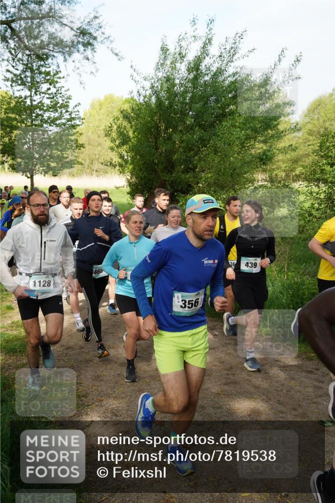 04.05.2025 - 8. Wedeler Halbmarathon Felixshl http://msf.ph/oto/7819538 04.05.2025 10:02:06 Laufen 1128, 468, 356, 36, 439 meine-sportfotos.de