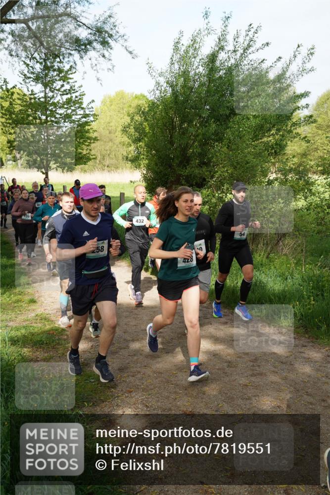 04.05.2025 - 8. Wedeler Halbmarathon Felixshl http://msf.ph/oto/7819551 04.05.2025 10:02:11 Laufen 120, 258, 432, 428, 10, 54 meine-sportfotos.de