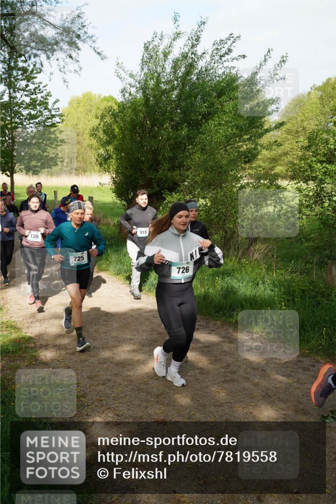 04.05.2025 - 8. Wedeler Halbmarathon Felixshl http://msf.ph/oto/7819558 04.05.2025 10:02:13 Laufen 120, 725, 915, 726 meine-sportfotos.de