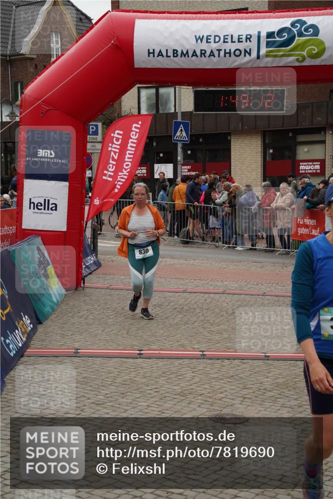 04.05.2025 - 8. Wedeler Halbmarathon Felixshl http://msf.ph/oto/7819690 04.05.2025 11:49:10 Ziel 355, 830 meine-sportfotos.de