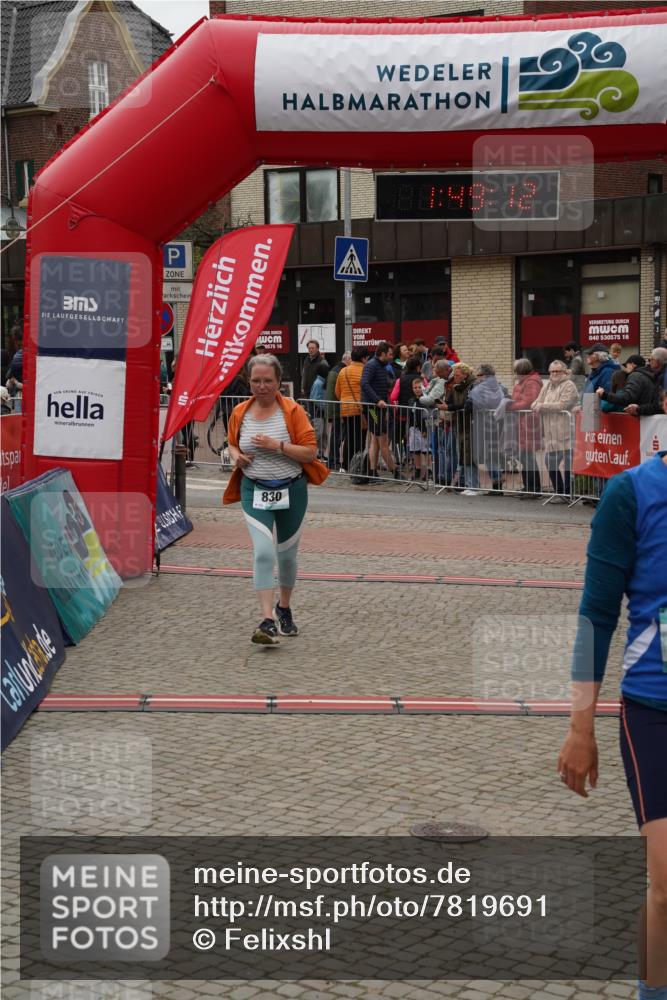 04.05.2025 - 8. Wedeler Halbmarathon Felixshl http://msf.ph/oto/7819691 04.05.2025 11:49:10 Ziel 355, 830 meine-sportfotos.de