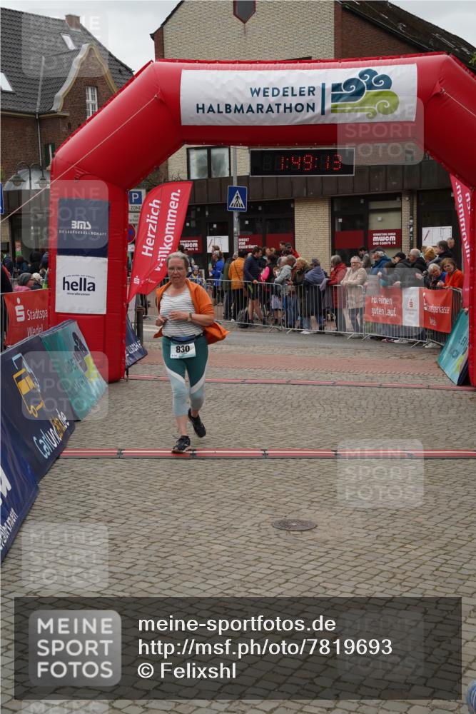 04.05.2025 - 8. Wedeler Halbmarathon Felixshl http://msf.ph/oto/7819693 04.05.2025 11:49:11 Ziel 355, 830 meine-sportfotos.de