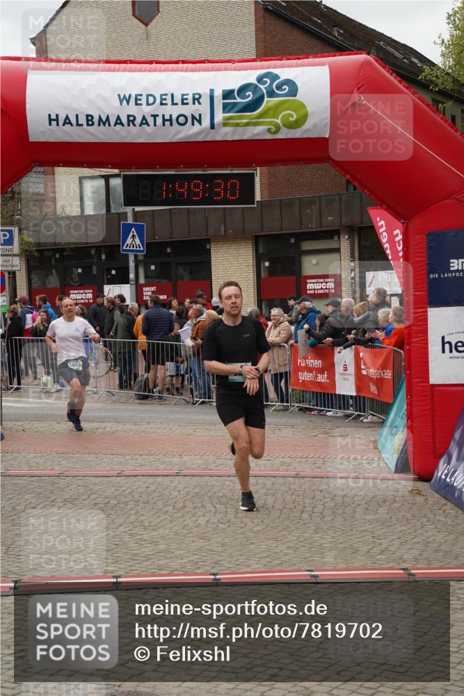 04.05.2025 - 8. Wedeler Halbmarathon Felixshl http://msf.ph/oto/7819702 04.05.2025 11:49:28 Ziel 325, 1032, 1196 meine-sportfotos.de
