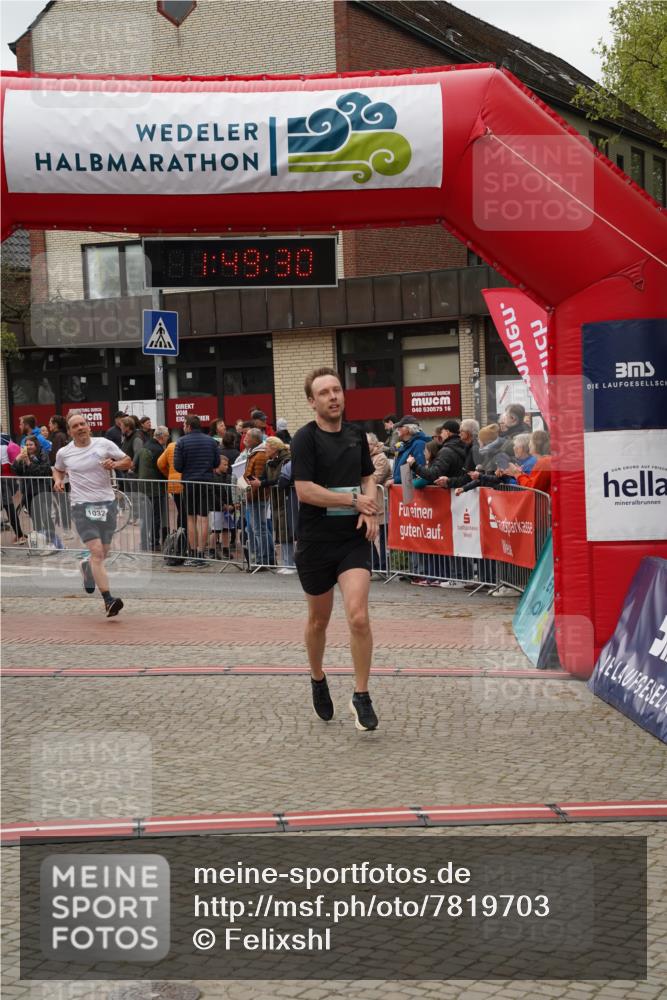 04.05.2025 - 8. Wedeler Halbmarathon Felixshl http://msf.ph/oto/7819703 04.05.2025 11:49:28 Ziel 325, 1032, 1196 meine-sportfotos.de
