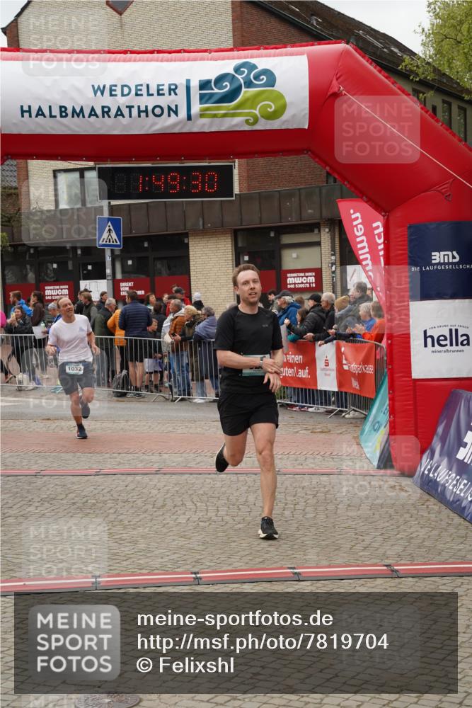 04.05.2025 - 8. Wedeler Halbmarathon Felixshl http://msf.ph/oto/7819704 04.05.2025 11:49:28 Ziel 325, 1032, 1196 meine-sportfotos.de