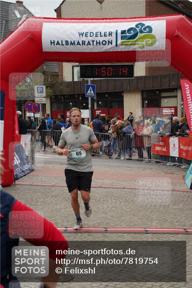 04.05.2025 - 8. Wedeler Halbmarathon Felixshl http://msf.ph/oto/7819754 04.05.2025 11:50:12 Ziel 65, 588 meine-sportfotos.de