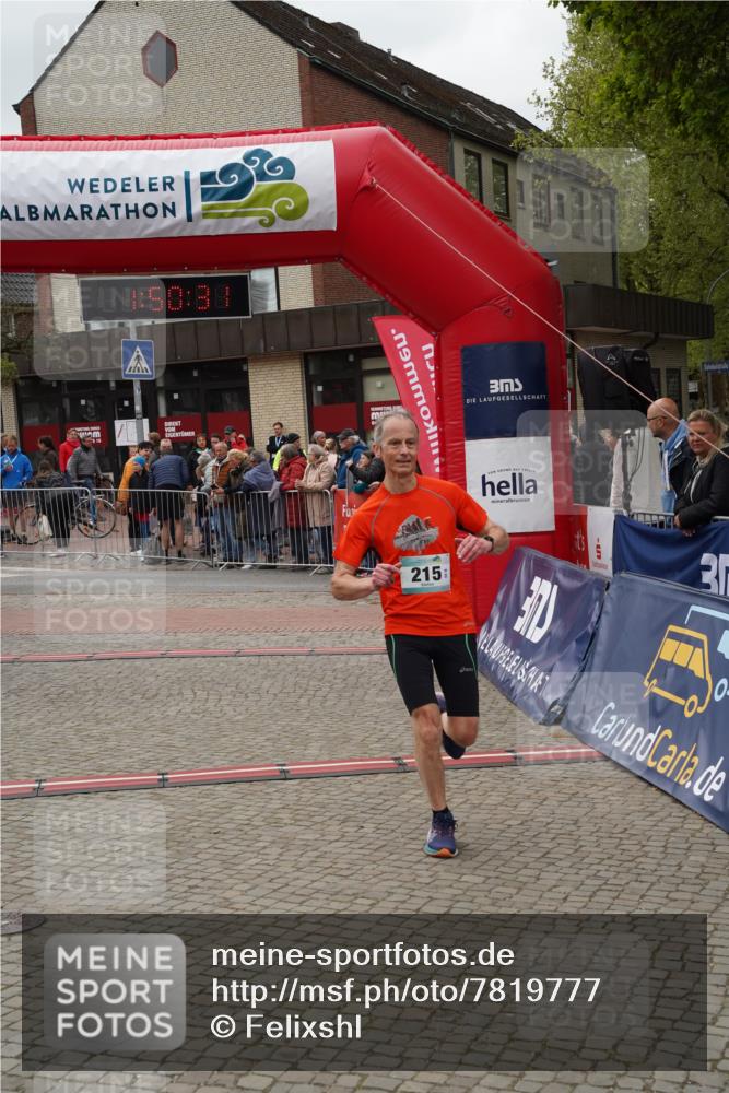 04.05.2025 - 8. Wedeler Halbmarathon Felixshl http://msf.ph/oto/7819777 04.05.2025 11:50:29 Ziel 215, 561 meine-sportfotos.de
