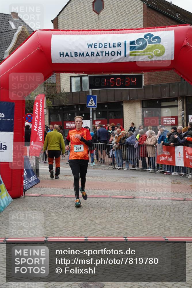 04.05.2025 - 8. Wedeler Halbmarathon Felixshl http://msf.ph/oto/7819780 04.05.2025 11:50:32 Ziel 215, 561 meine-sportfotos.de