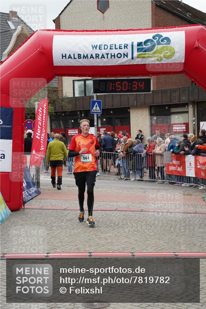 04.05.2025 - 8. Wedeler Halbmarathon Felixshl http://msf.ph/oto/7819782 04.05.2025 11:50:32 Ziel 215, 561 meine-sportfotos.de