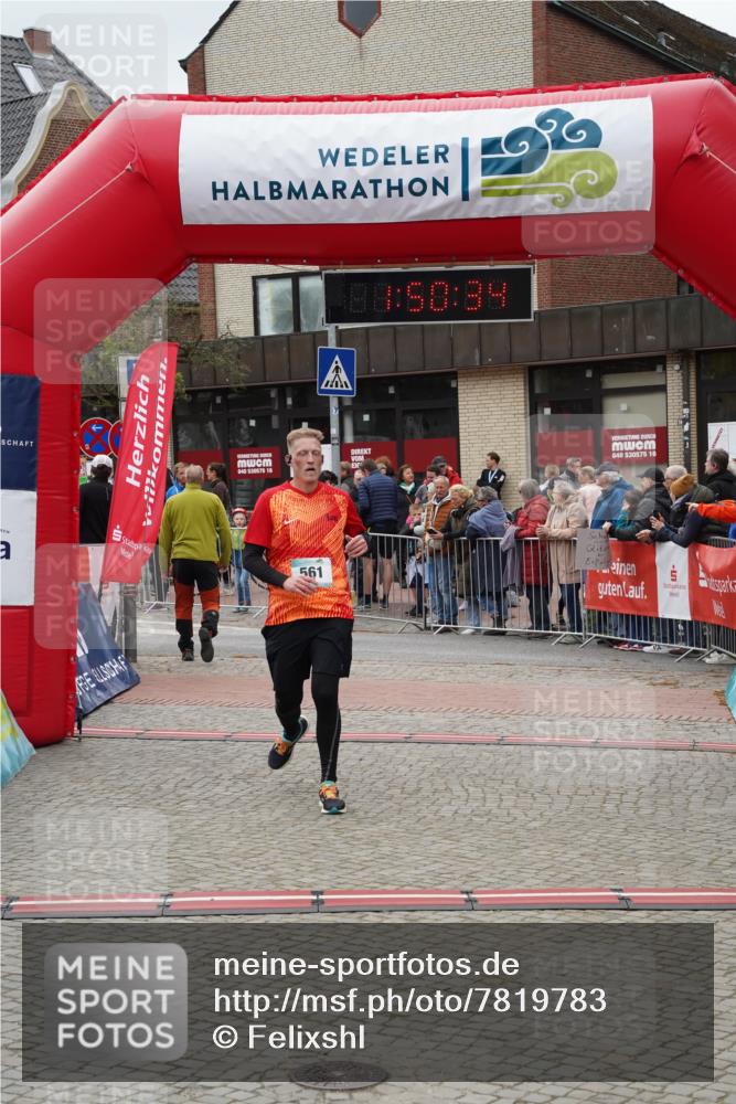 04.05.2025 - 8. Wedeler Halbmarathon Felixshl http://msf.ph/oto/7819783 04.05.2025 11:50:32 Ziel 215, 561 meine-sportfotos.de