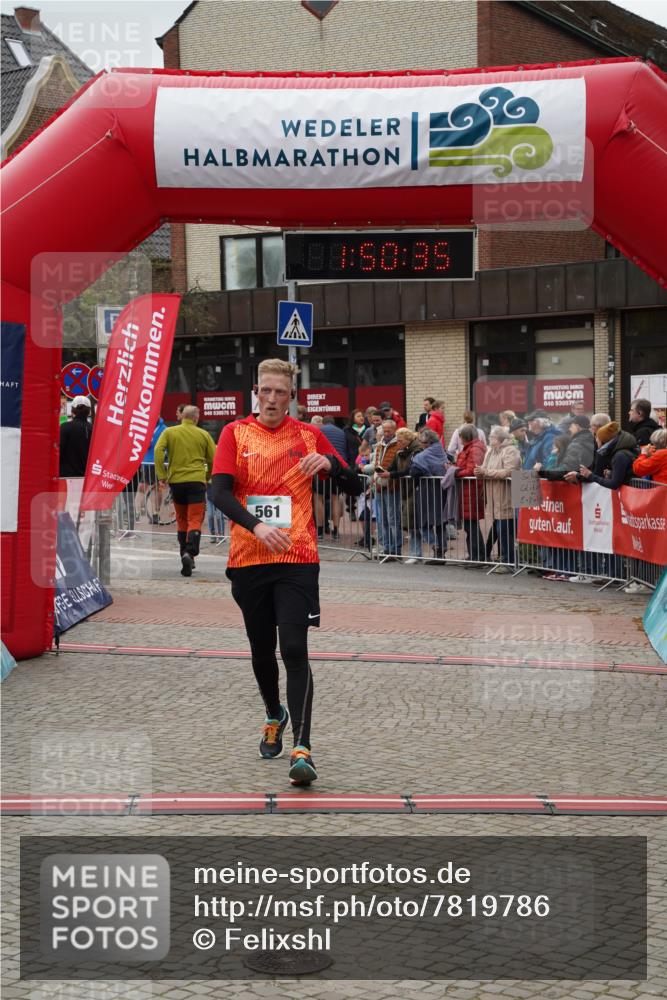 04.05.2025 - 8. Wedeler Halbmarathon Felixshl http://msf.ph/oto/7819786 04.05.2025 11:50:33 Ziel 215, 561 meine-sportfotos.de