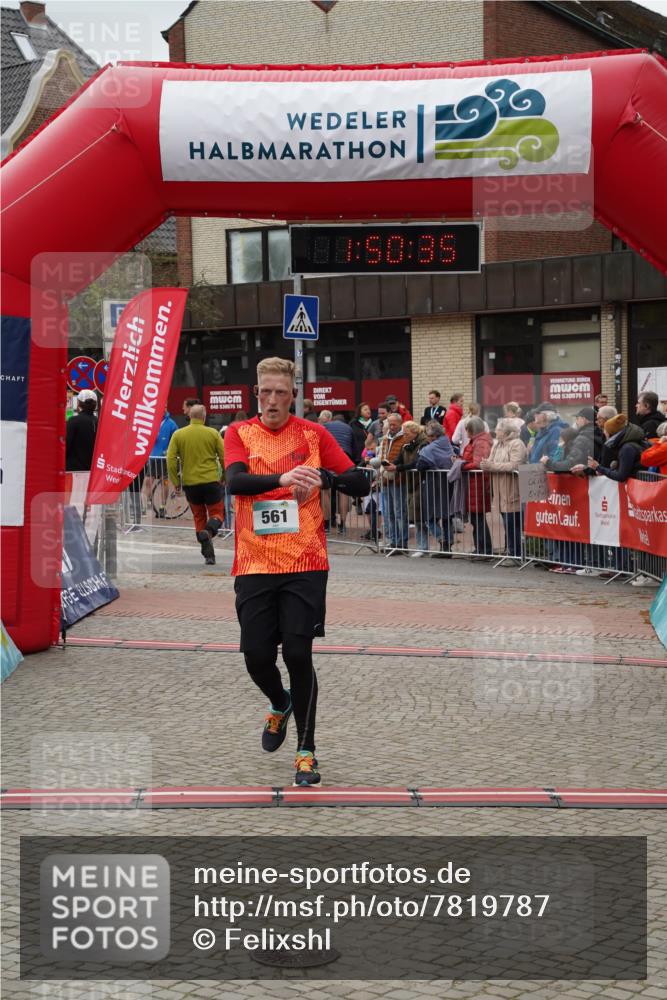 04.05.2025 - 8. Wedeler Halbmarathon Felixshl http://msf.ph/oto/7819787 04.05.2025 11:50:33 Ziel 215, 561 meine-sportfotos.de