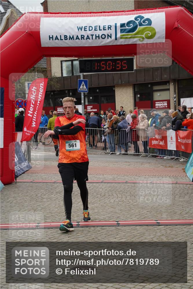04.05.2025 - 8. Wedeler Halbmarathon Felixshl http://msf.ph/oto/7819789 04.05.2025 11:50:33 Ziel 215, 561 meine-sportfotos.de