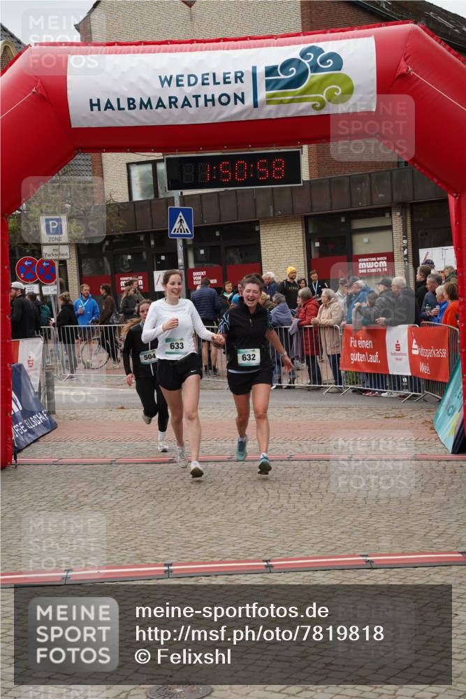 04.05.2025 - 8. Wedeler Halbmarathon Felixshl http://msf.ph/oto/7819818 04.05.2025 11:50:56 Ziel 504, 632, 633 meine-sportfotos.de