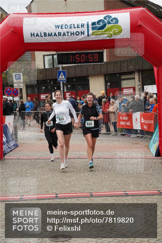 04.05.2025 - 8. Wedeler Halbmarathon Felixshl http://msf.ph/oto/7819820 04.05.2025 11:50:57 Ziel 504, 632, 633 meine-sportfotos.de