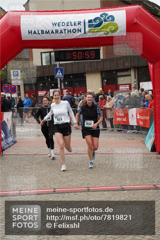 04.05.2025 - 8. Wedeler Halbmarathon Felixshl http://msf.ph/oto/7819821 04.05.2025 11:50:57 Ziel 504, 632, 633 meine-sportfotos.de