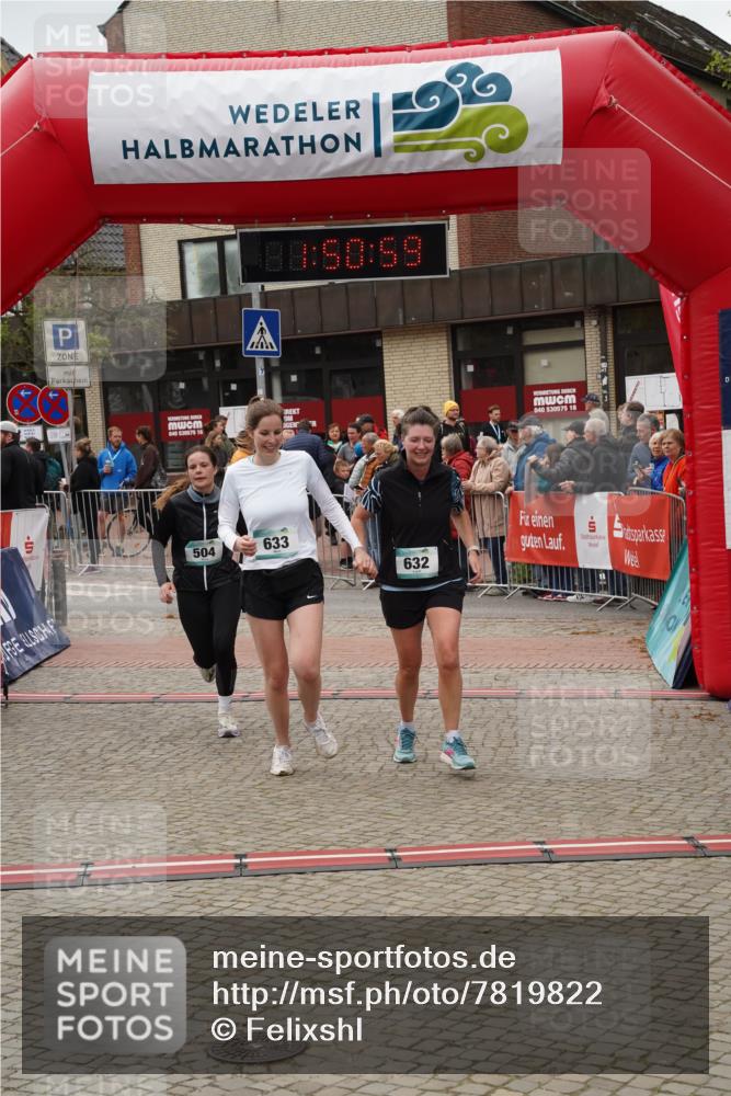 04.05.2025 - 8. Wedeler Halbmarathon Felixshl http://msf.ph/oto/7819822 04.05.2025 11:50:57 Ziel 504, 632, 633 meine-sportfotos.de