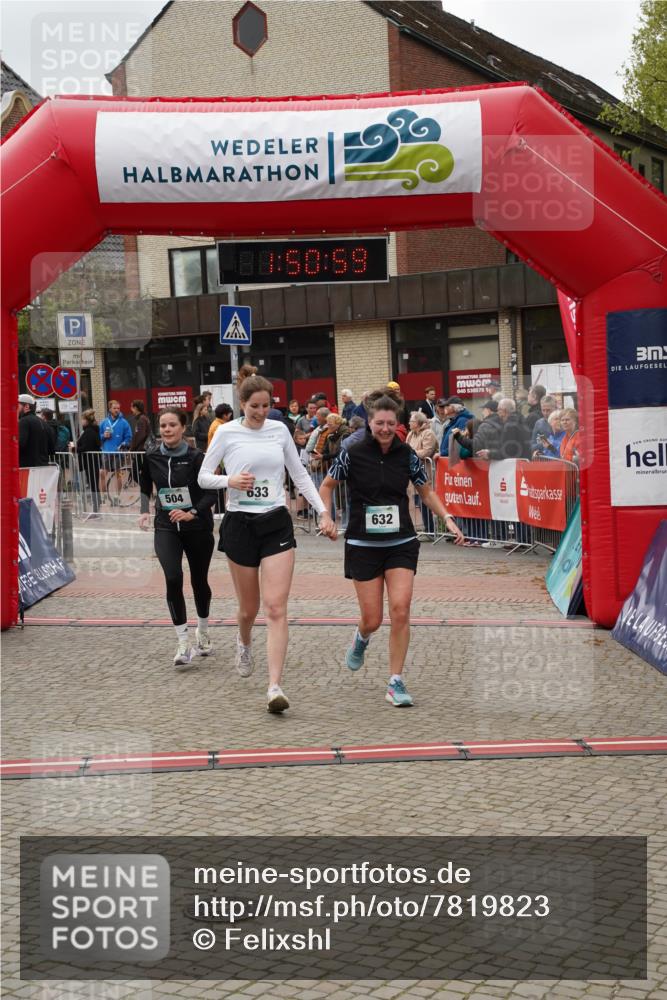 04.05.2025 - 8. Wedeler Halbmarathon Felixshl http://msf.ph/oto/7819823 04.05.2025 11:50:57 Ziel 504, 632, 633 meine-sportfotos.de