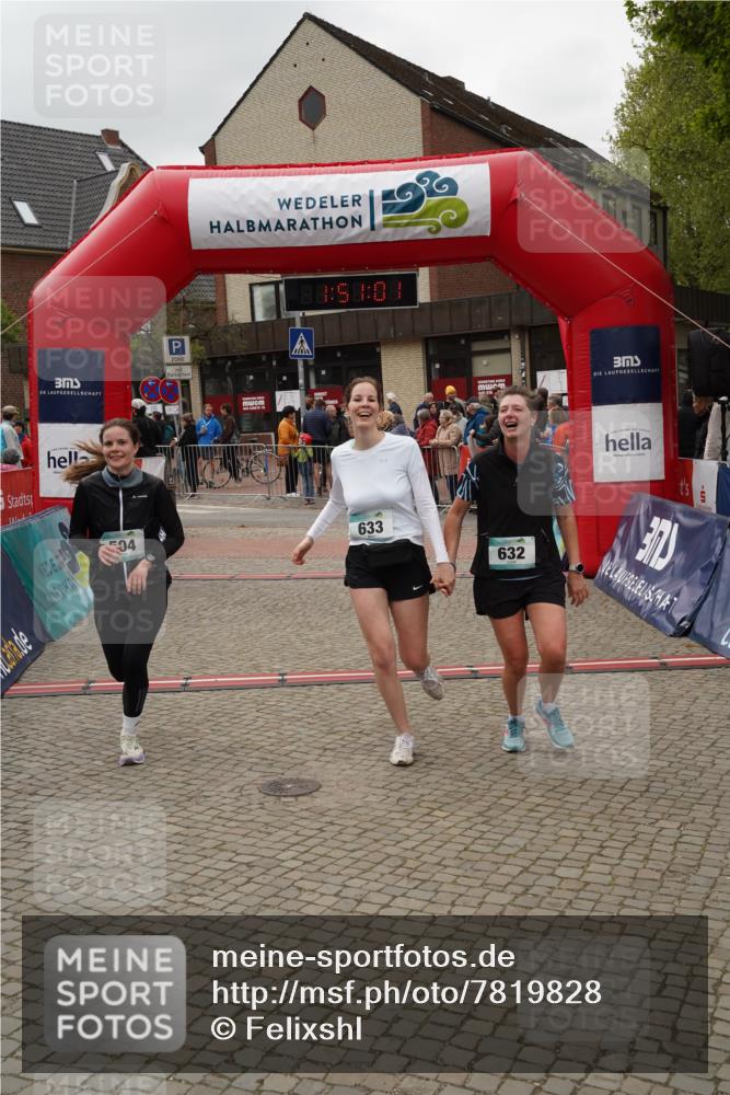 04.05.2025 - 8. Wedeler Halbmarathon Felixshl http://msf.ph/oto/7819828 04.05.2025 11:50:59 Ziel 504, 632, 633 meine-sportfotos.de