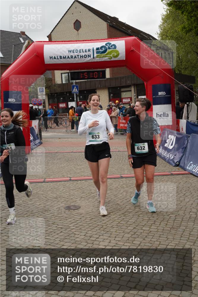 04.05.2025 - 8. Wedeler Halbmarathon Felixshl http://msf.ph/oto/7819830 04.05.2025 11:50:59 Ziel 504, 632, 633 meine-sportfotos.de