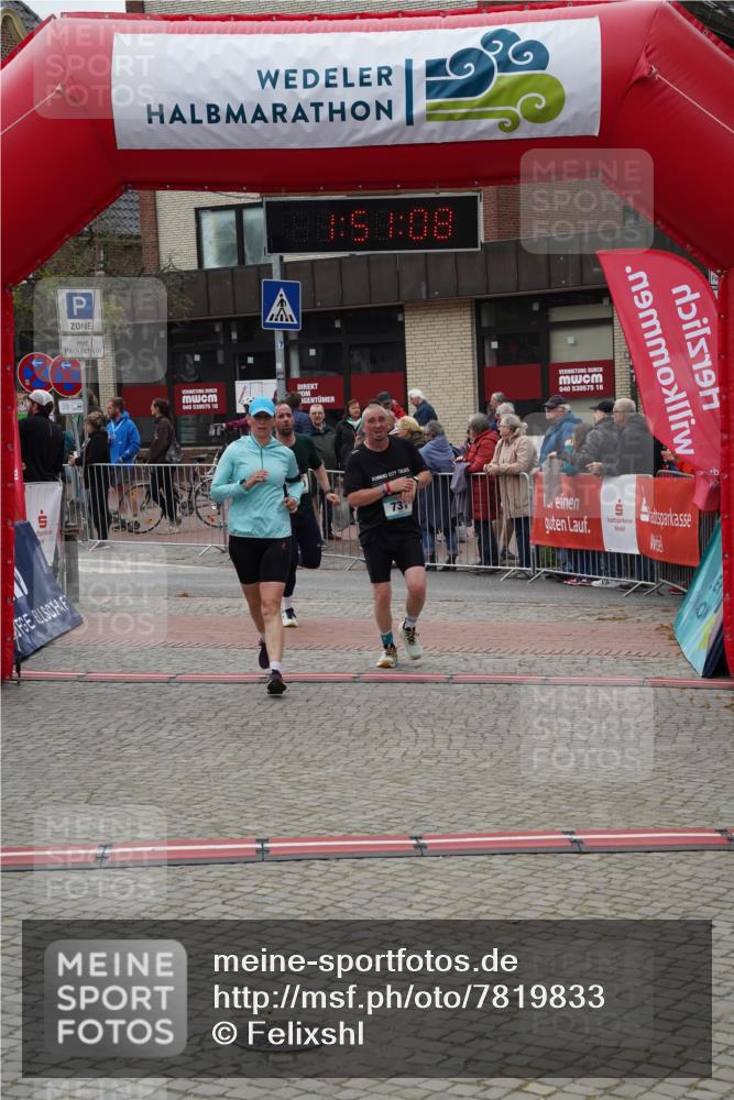 04.05.2025 - 8. Wedeler Halbmarathon Felixshl http://msf.ph/oto/7819833 04.05.2025 11:51:06 Ziel 400, 528, 731 meine-sportfotos.de