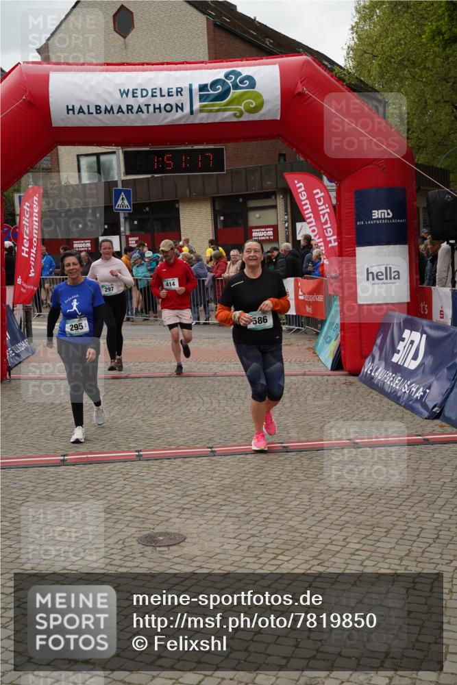 04.05.2025 - 8. Wedeler Halbmarathon Felixshl http://msf.ph/oto/7819850 04.05.2025 11:51:15 Ziel 295, 297, 414, 586 meine-sportfotos.de