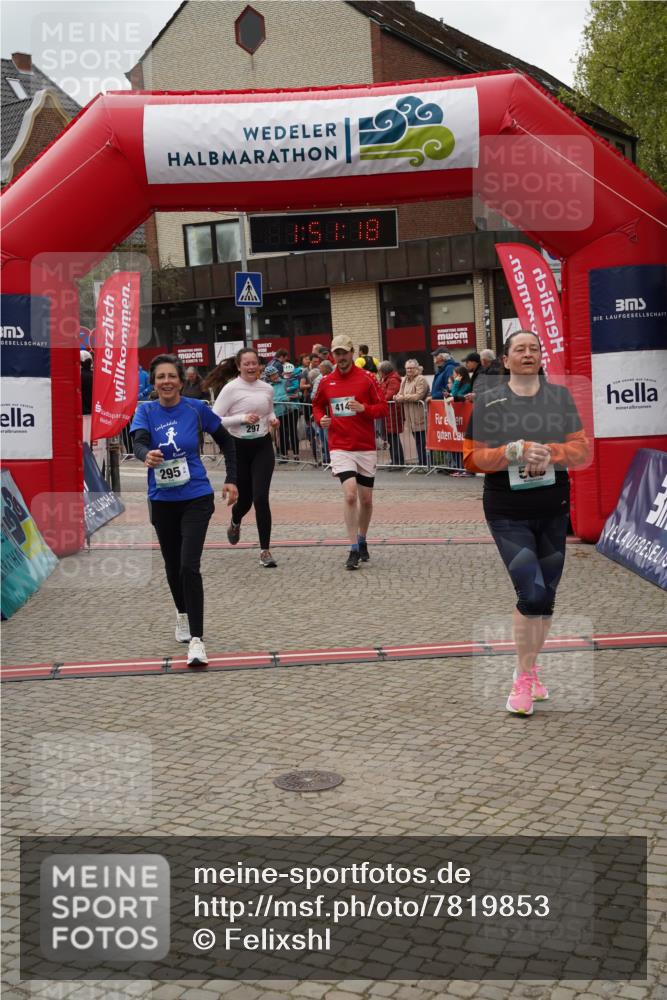 04.05.2025 - 8. Wedeler Halbmarathon Felixshl http://msf.ph/oto/7819853 04.05.2025 11:51:16 Ziel 295, 297, 414, 586 meine-sportfotos.de