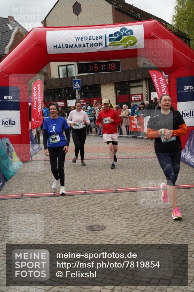 04.05.2025 - 8. Wedeler Halbmarathon Felixshl http://msf.ph/oto/7819854 04.05.2025 11:51:16 Ziel 295, 297, 414, 586 meine-sportfotos.de