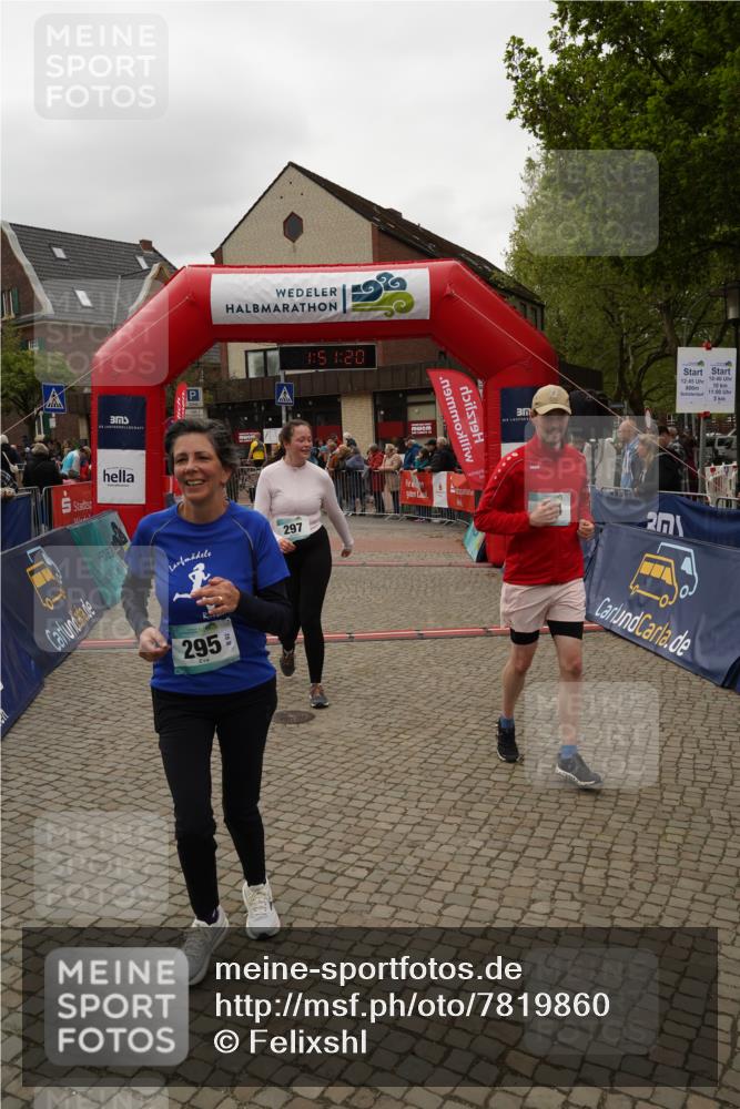 04.05.2025 - 8. Wedeler Halbmarathon Felixshl http://msf.ph/oto/7819860 04.05.2025 11:51:18 Ziel 295, 297, 414, 586 meine-sportfotos.de