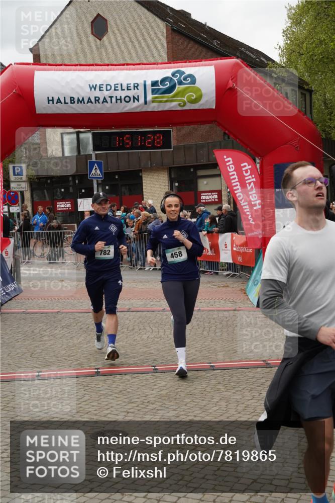 04.05.2025 - 8. Wedeler Halbmarathon Felixshl http://msf.ph/oto/7819865 04.05.2025 11:51:26 Ziel 458, 802 meine-sportfotos.de