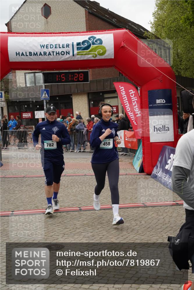 04.05.2025 - 8. Wedeler Halbmarathon Felixshl http://msf.ph/oto/7819867 04.05.2025 11:51:26 Ziel 458, 802 meine-sportfotos.de