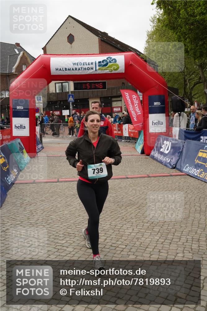 04.05.2025 - 8. Wedeler Halbmarathon Felixshl http://msf.ph/oto/7819893 04.05.2025 11:51:44 Ziel 64, 739, 740 meine-sportfotos.de