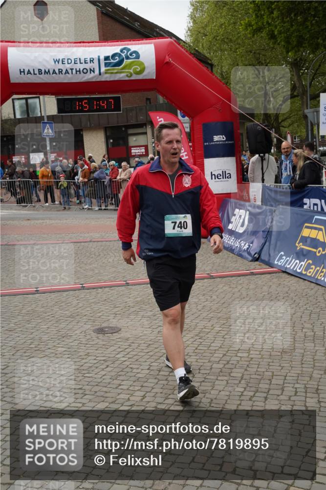 04.05.2025 - 8. Wedeler Halbmarathon Felixshl http://msf.ph/oto/7819895 04.05.2025 11:51:45 Ziel 64, 739, 740 meine-sportfotos.de