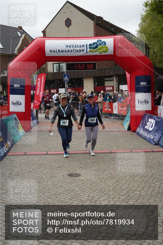 04.05.2025 - 8. Wedeler Halbmarathon Felixshl http://msf.ph/oto/7819934 04.05.2025 11:52:36 Ziel 18, 488 meine-sportfotos.de