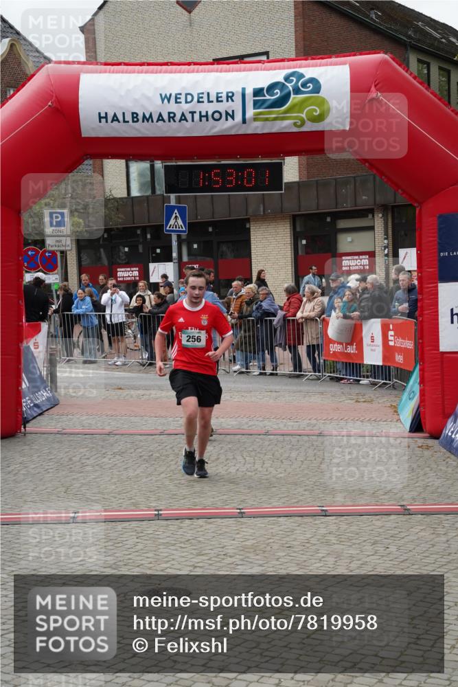 04.05.2025 - 8. Wedeler Halbmarathon Felixshl http://msf.ph/oto/7819958 04.05.2025 11:52:59 Ziel 233, 256 meine-sportfotos.de